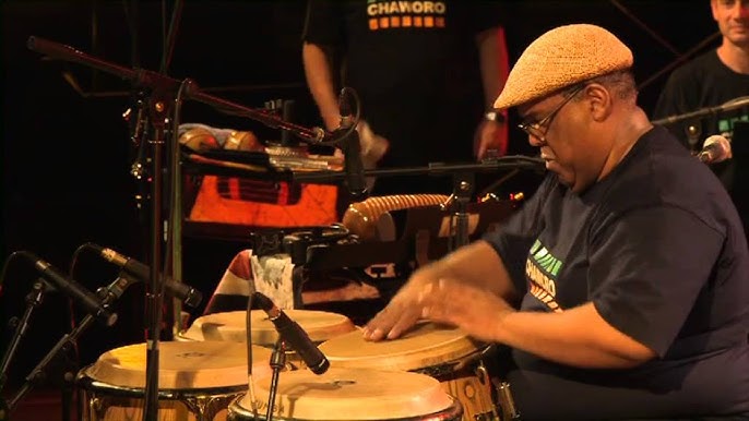 Orlando Poleo performing